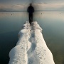 Décembre 2011. Moment d'exception, 40cm au bord du lac d'Annecy ... un autre photographe a profité avant moi de la neige sans trace du ponton. J'ai du composer avec ses pas et trouver une autre idée pour immortaliser ce moment ...